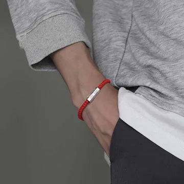 Pulseira Vermelha do Guardião Sagrado — no pulso