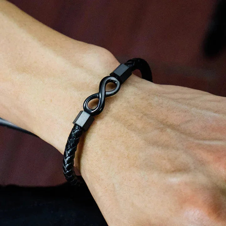 Pulseira do Equilíbrio Infinito — no pulso