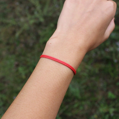 Pulseira Vermelha Fio do Destino — no pulso