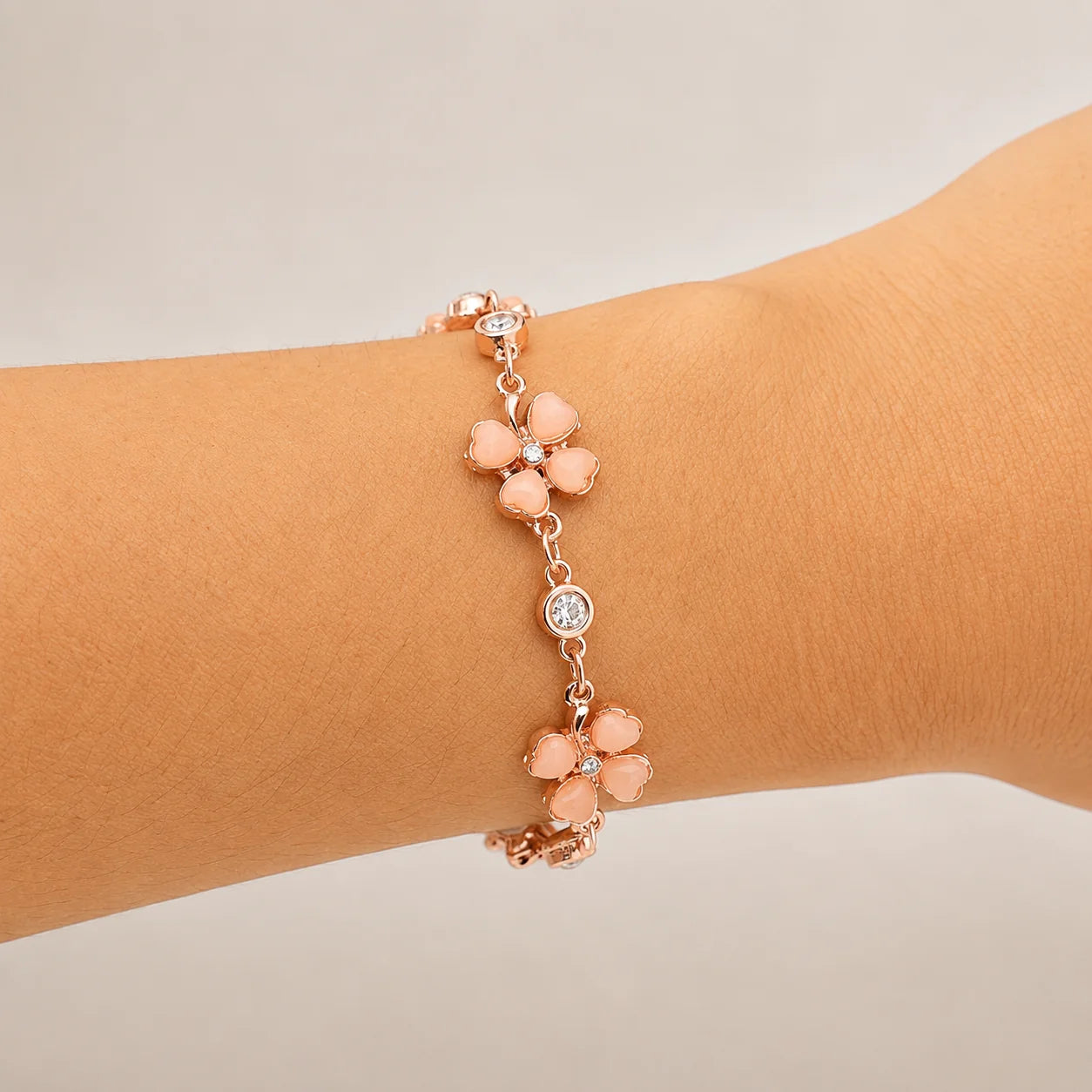 Pulseira Cristal do Amor — no pulso