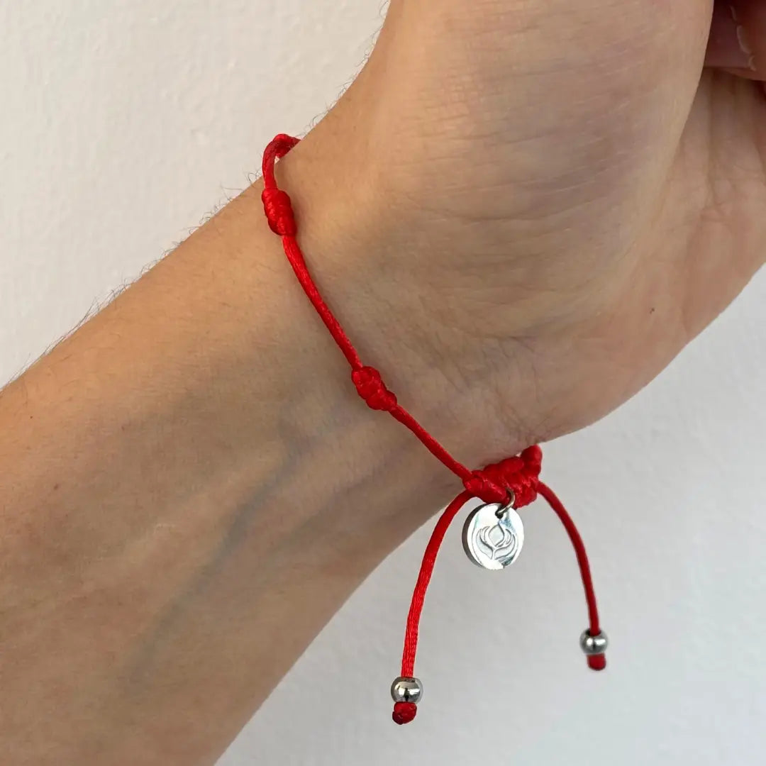 Pulseira Premium dos 7 Nós para Adultos — no pulso