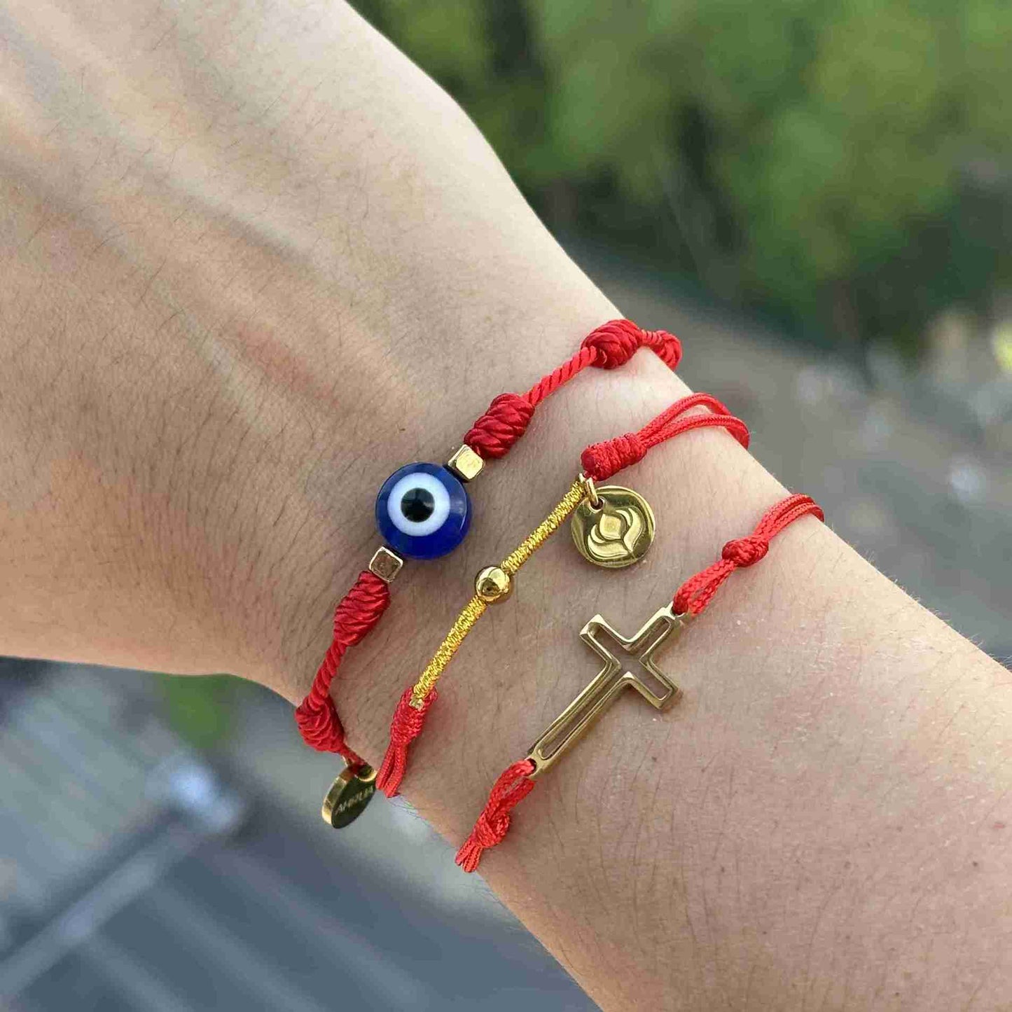 Oferta:Compre 1 Pulseira Cruz do Amor + 1 Pulseira Da Kabbala Contra Olho Gordo e leve 1 Pulseira Tibetana Conta Dourada