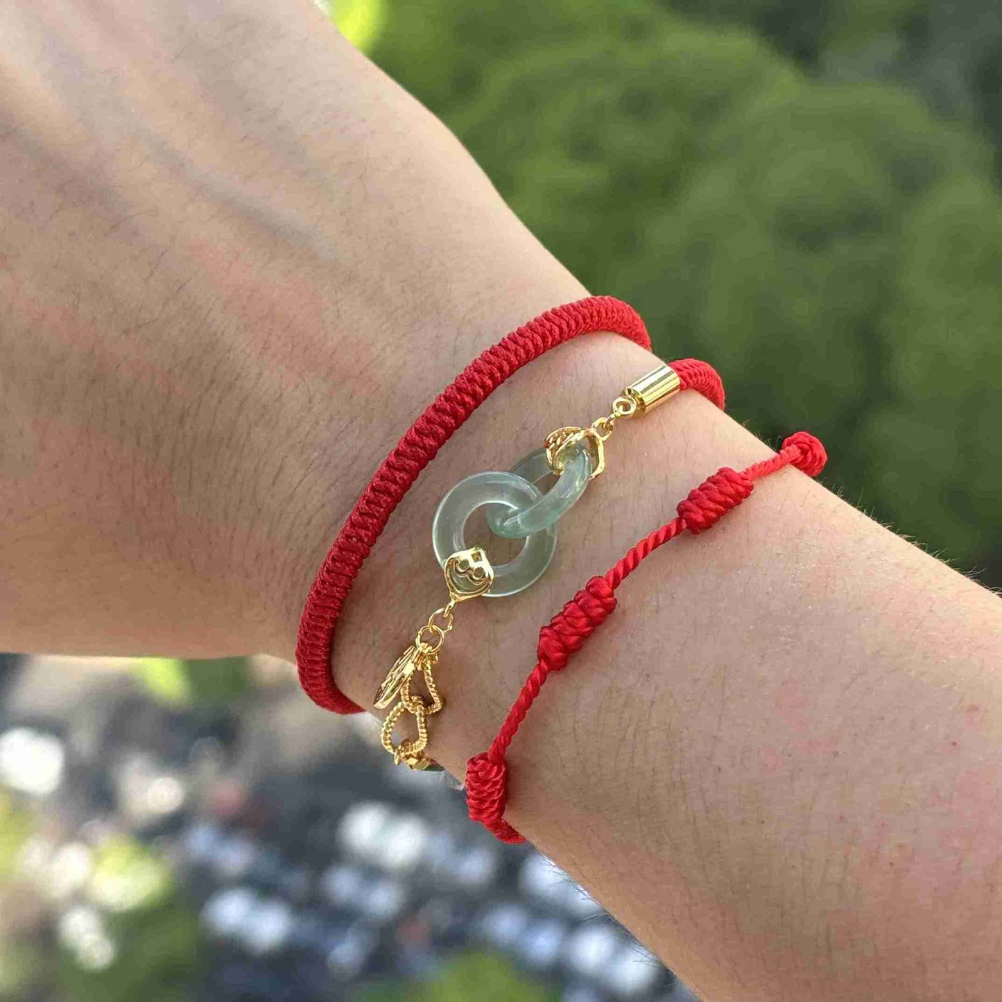 Oferta: 1 Pulseira Tibetana Arcos da Fortuna + 1 Pulseira Vermelha da Kabbalah e ganhe 1 Pulseira Vermelha dos 7 Nós