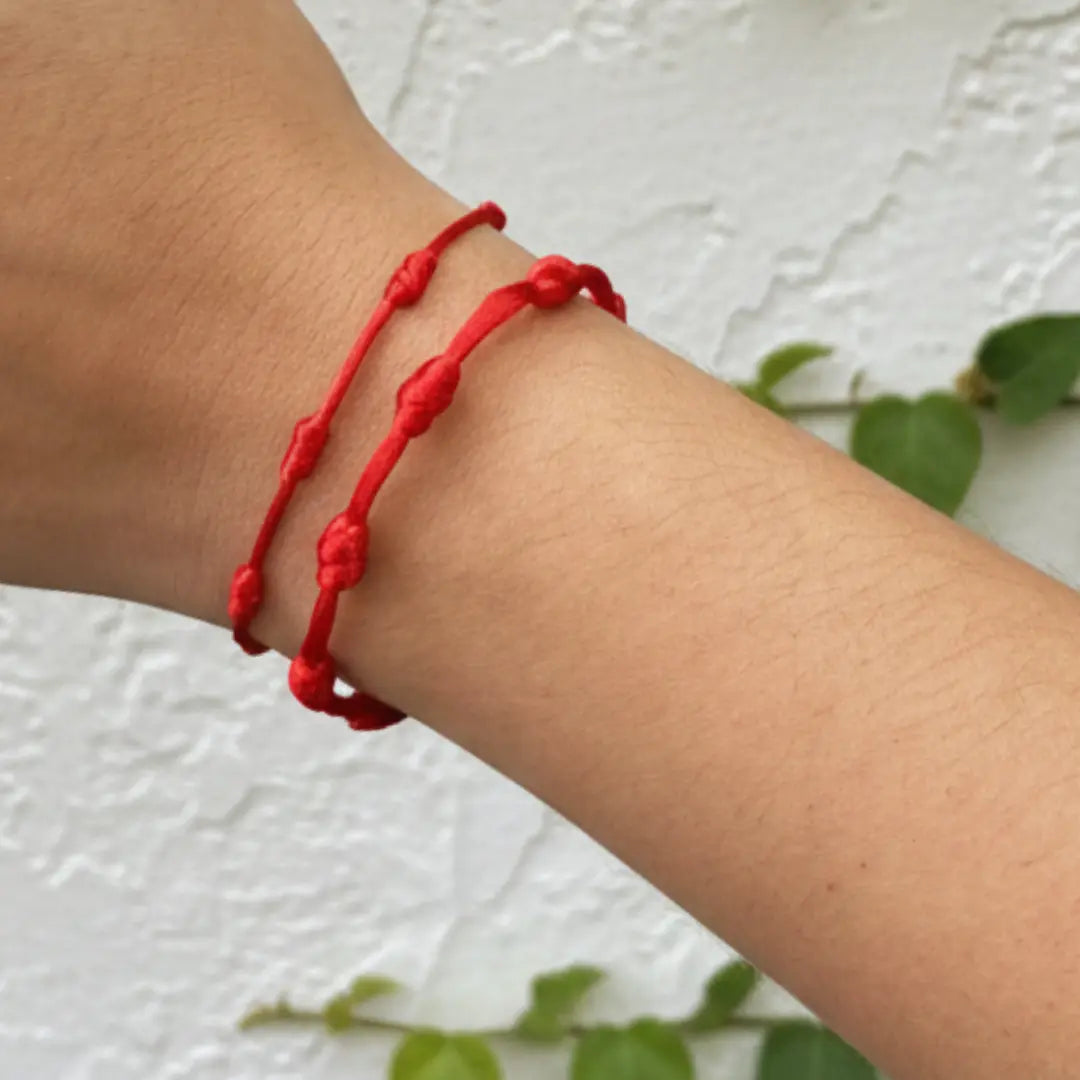 Kit 7 Nós Contra Inveja: 2 Pulseiras Premium dos 7 Nós — no pulso