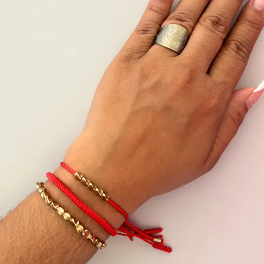 Pulseiras Budistas Da Tripla Proteção — no pulso