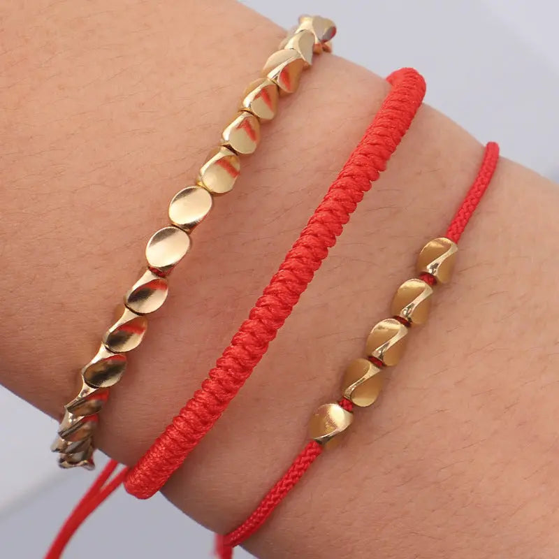 Pulseiras Budistas Da Tripla Proteção — no pulso