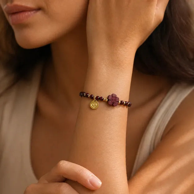Pulseira da Purificação em Granada Natural — no pulso