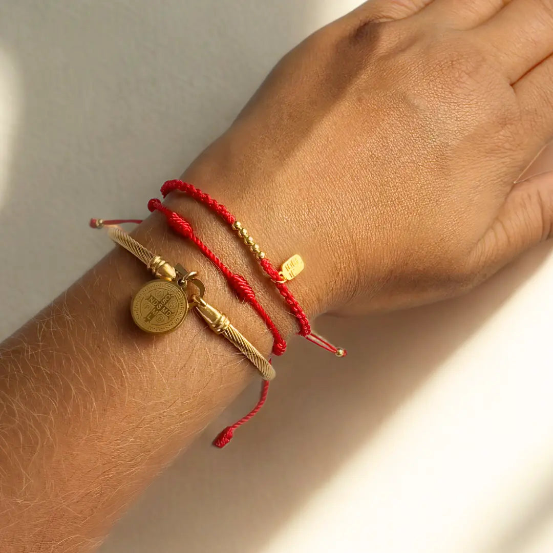 Pulseira de Proteção de São Bento — no pulso