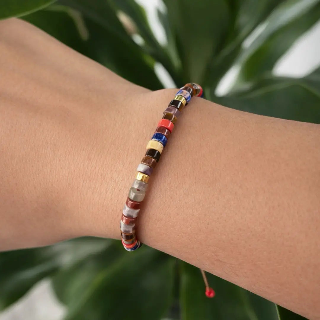 Pulseira do Alinhamento dos 7 Chakras — no pulso