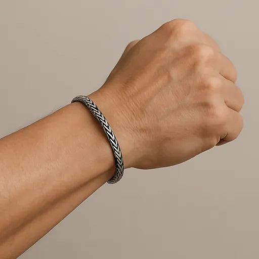 Pulseira Dragão Vintage da Riqueza — no pulso