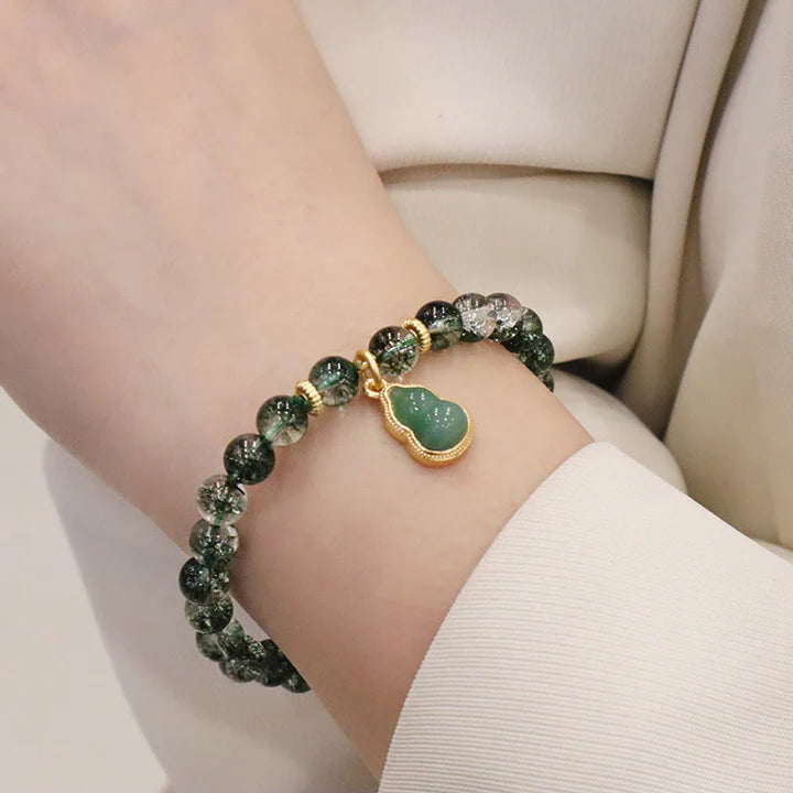 Pulseira Fantasma Verde da Autoaceitação — no pulso