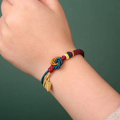 Pulseira Tibetana Mandala da Sorte — no pulso