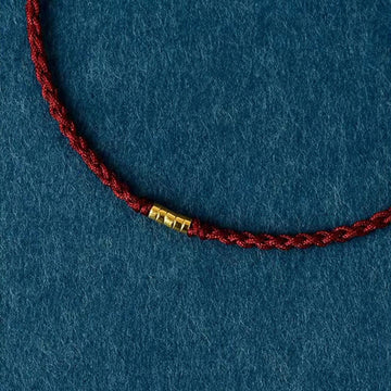 Pulseira Trançada com Contas Douradas da Sorte — detalhe