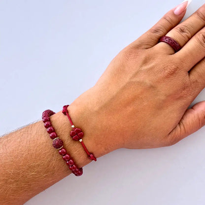 Pulseira Trevo da Sorte em Cinábrio — no pulso