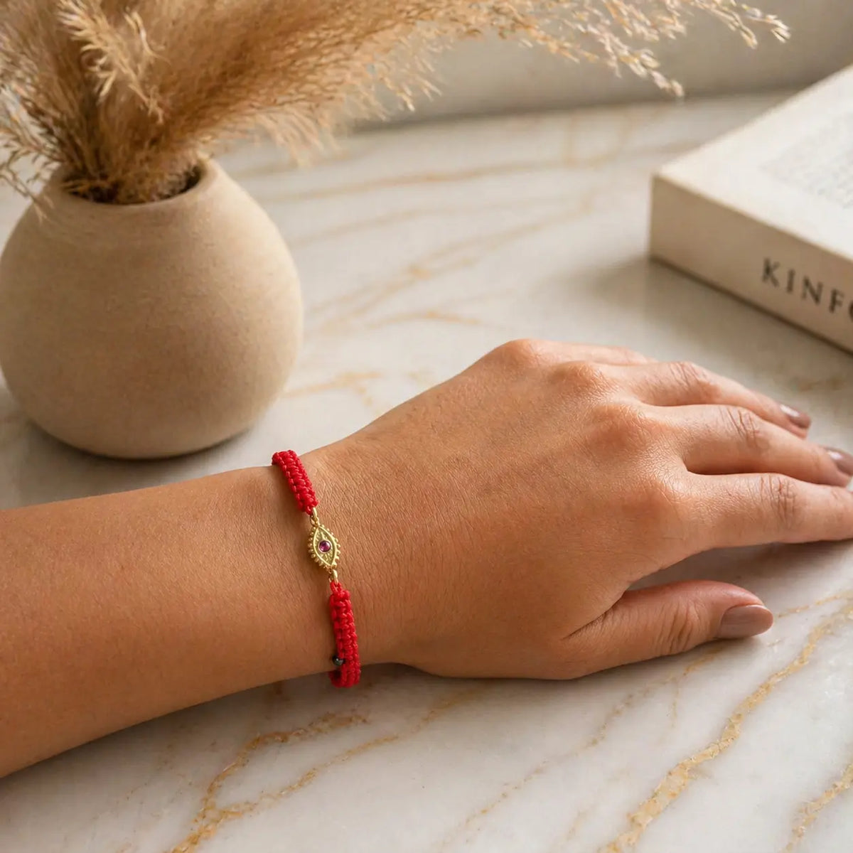Pulseira Vermelha Contra Ansiedade e Mau-Olhado Dourada