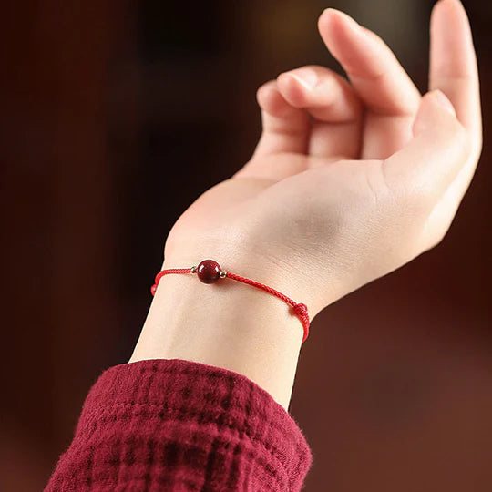 Pulseira Vermelha da Concentração — no pulso