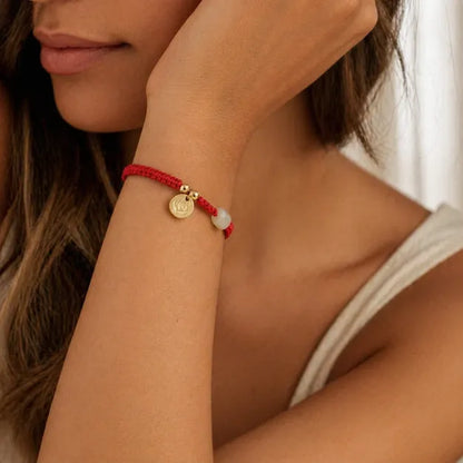 Pulseira Vermelha da Riqueza com Jade Hetian — no pulso