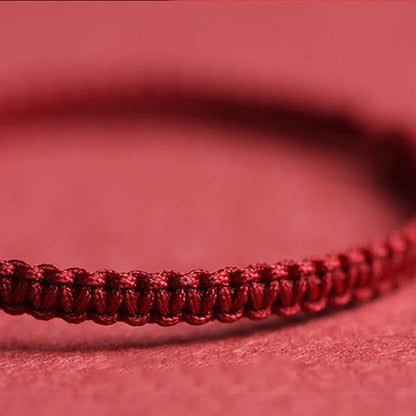 Pulseira Vermelha das Bênçãos em Trevo de Quatro Folhas — detalhe
