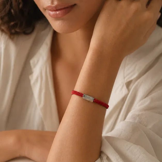 Pulseira Vermelha do Guardião Sagrado — no pulso