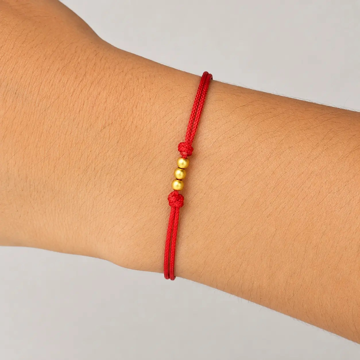 Pulseira Vermelha Fio da Intenção — no pulso