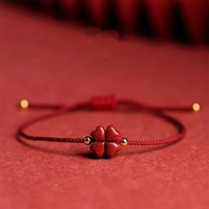 Pulseira Vermelha Trevo da Riqueza — detalhe