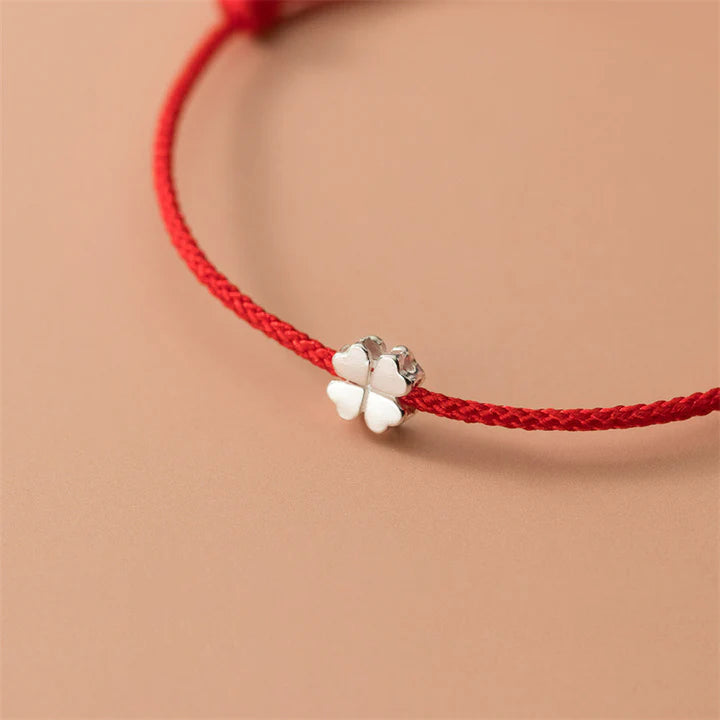 Pulseira Vermelha Trevo da Sorte — detalhe